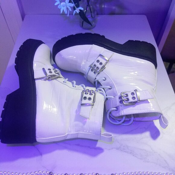 Lace-up Grommet Snake Print Ankle Boots - Picture 5 of 8